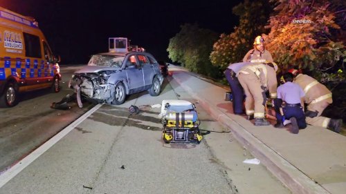 US, Bakersfield: Bakersfield Crash Involving Pickup And SUV Leaves 2 Injured