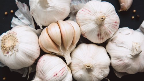 If You Want To Keep Your Garlic Fresh, Store It Like This
