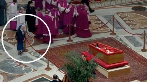 Moment crying nun who knew Pope Francis is allowed to break protocol at coffin of late pontiff