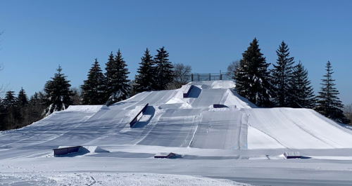 Laval a un nouveau « ​snowpark ​» gratuit et ça ouvre cette semaine