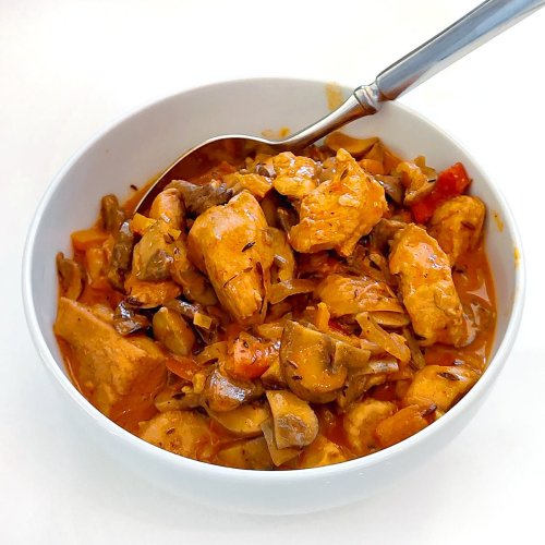 Creamy Chicken Meets Wine, Mushrooms, and Peppers — You’re in for a Treat