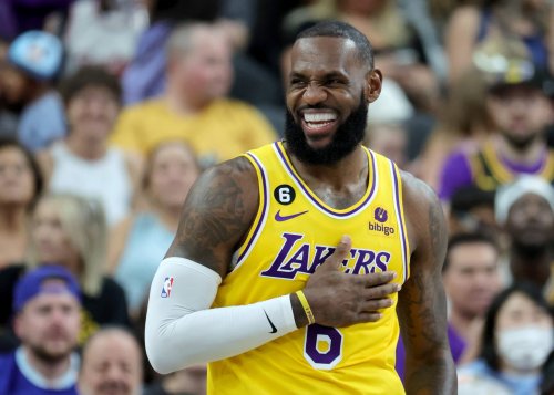 LeBron James still doesn't seem to know any song lyrics and we're not mad at it