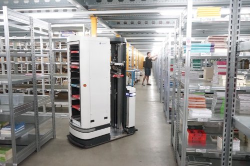 Magazino's TORU inventory-grabbing robot rolls into major German logistics center
