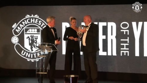 Moment Man United executive refuses to pass trophy to Lioness Alessia Russo because it’s too ‘heavy’