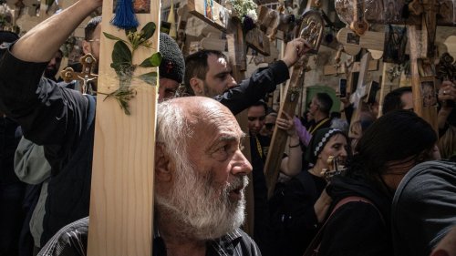 Palestinian Christians turned away: Israeli police ban some worshippers, detain others
