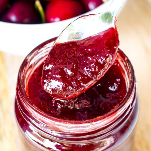 Here is how the French make Cherry Jam