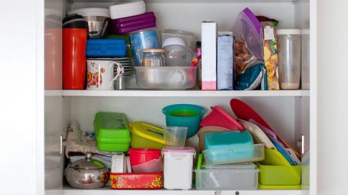 Kitchen Cabinet Clutter Will Be A Thing Of The Past With This Mason Jar Hack