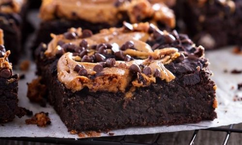 These 3-Ingredient No-Bake Peanut Butter Brownies Are The Mid-Day Snack You Need