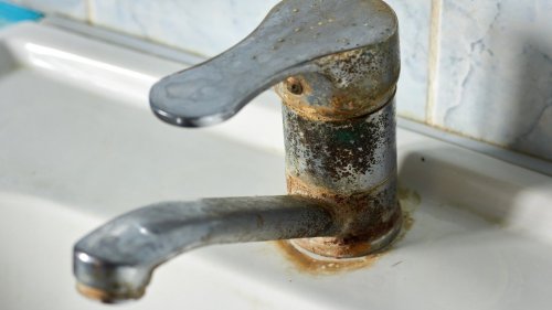 The Aluminum Foil Hack That Brings Shine Back To Hard Water Stained-Faucets