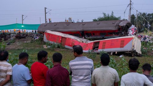 India train crash: Signal error caused 275 deaths, hundreds of injuries