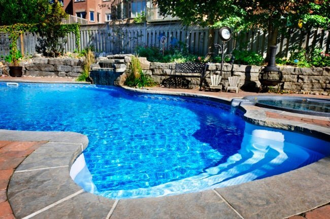 The Pros and Cons of Saltwater Pools
