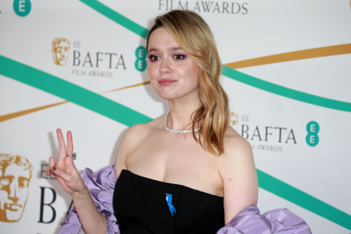 Another 'The White Lotus' star steals the spotlight with her unique pool look