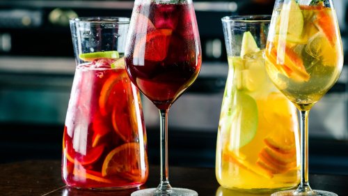 8 Fruits You Should And 4 Fruits You Shouldn't Use In Sangria  