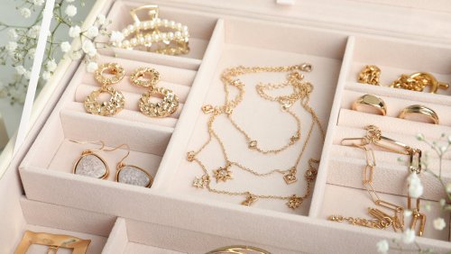 Jewelry Trends That Are Out And What You Should Wear Instead