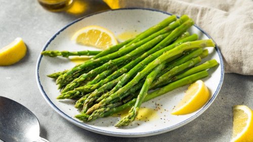 The Odd Asparagus Etiquette People Followed In The 1950s