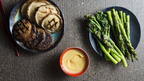 This Is Why You Should Never Use Sugary Sauces On Grilled Vegetables