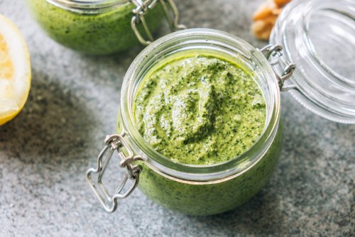 You'll never buy ready-made sauce again with this 5-min pesto recipe