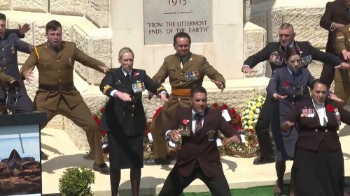 Türkiye: New Zealand troops perform Haka dance at 110th anniversary ceremony of Gallipoli campaign