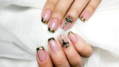 Ways To Put An Updated Twist On The Classic French Manicure