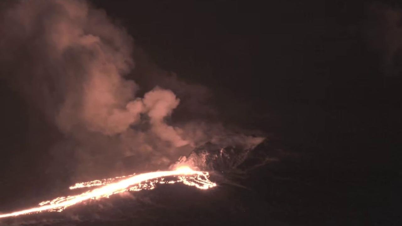 US: Kīlauea Volcano Roars As Lava Overflows Surge Across Its Summit.