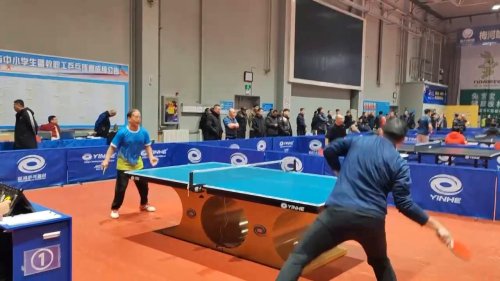 China: Funny Ping-Pong Moment