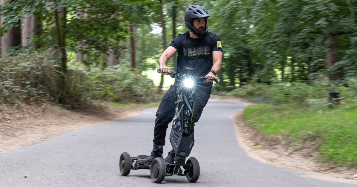 Tilting Dragonfly "Hyperscooter" is set to hit the streets – or the dirt