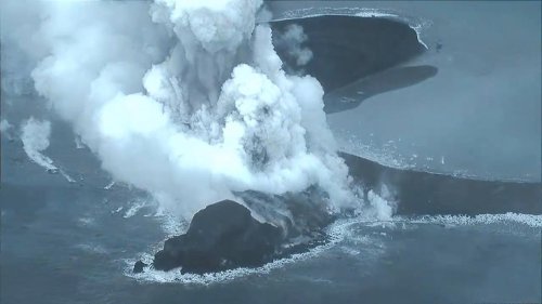 Japan Coast Guard's Dramatic Volcano Watch Unearths Eruptive Fury on Iwo Jima's Horizon in Okinawa, Japan