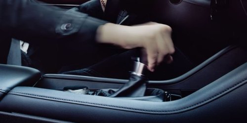 Teach anyone to drive stick in minutes with this trick