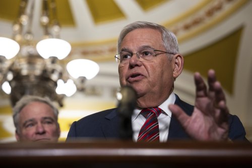 Top Democrats Call for Menendez to Resign Following Bribery, Corruption Charges