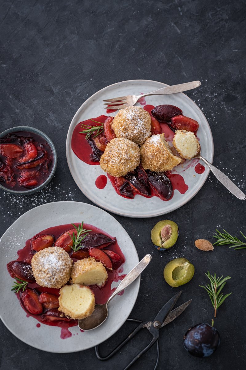 Rezept für Topfenknödel mit Butter-Bröseln [schnelle & leckere Quarkknödel!]