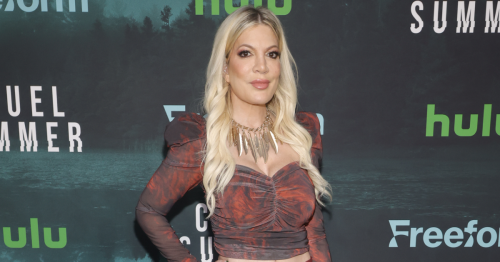 The Sad Story Behind Tori Spelling's Spending And Her Tanked Net Worth
