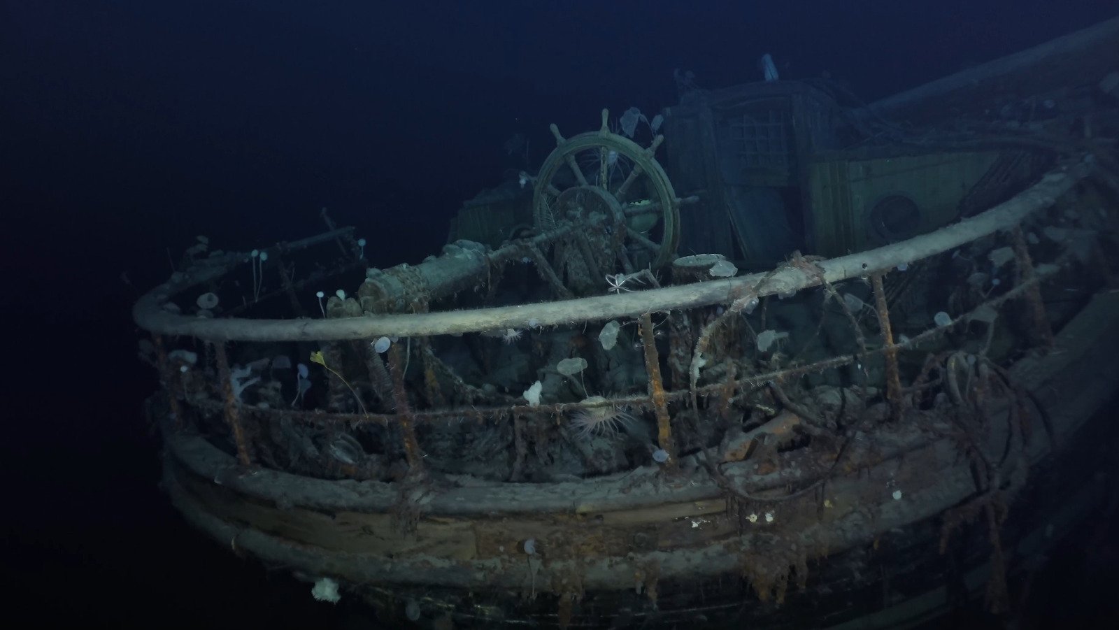 twitter-is-freaking-out-over-the-discovery-of-endurance-shipwreck