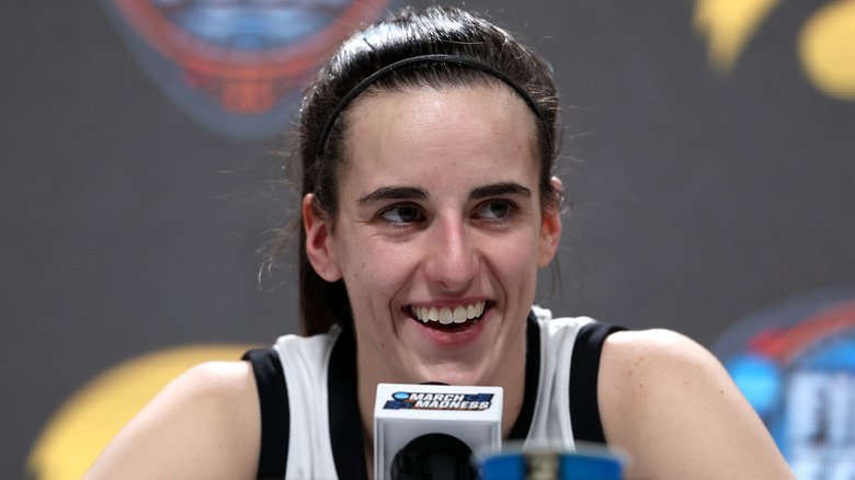 Athletes Who Look So Different Wearing Makeup (& Without)
