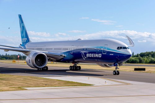 Boeing 777X Test Flights Suspended Over Engine Issue