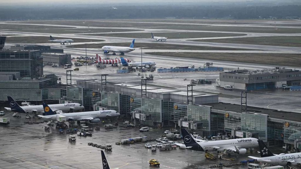 Airlines, Aircrafts & Airports