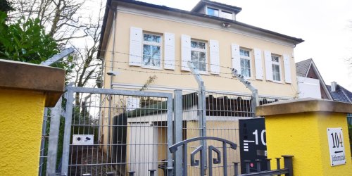 Gesichert wie eine Festung: Hier verschanzen sich Hamburger Rechtsextremisten