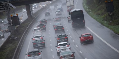 Ferienzeit: Erste Reisewelle: Chaos im Verkehr bisher ausgeblieben