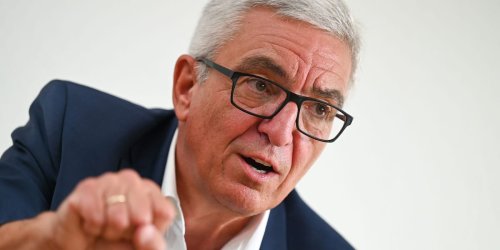 Kommentar: Flut-Videos lassen SPD-Minister kalt: Sie sind der falsche Mann im Amt, Herr Lewentz
