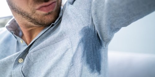 Tägliches Ärgernis : Unerwünschte Flecken vermeiden: Anti-Schweiß-Shirts sollen helfen