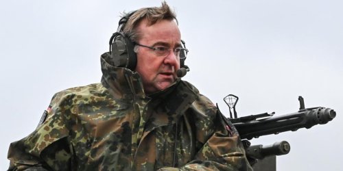 Bundeswehr-Funkgeräte passen nicht in Fahrzeuge: Pistorius-Mitarbeiter soll seit Wochen von Milliarden-Panne gewusst haben