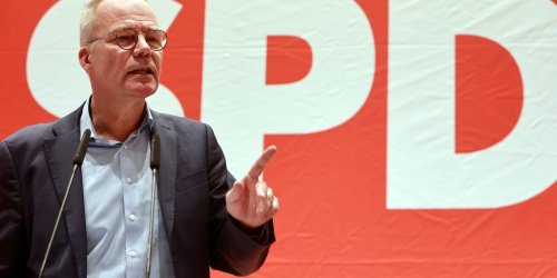 15 Euro Mindestlohn ab 2026: Miersch will mit Sondervermögen auch Rabatt für E-Autos finanzieren