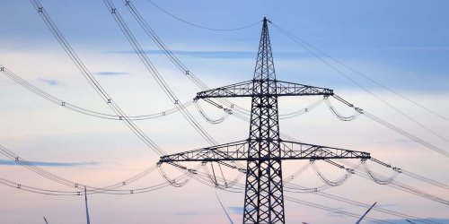 Energiewende macht Probleme: Stromanbieter in Angst vor Netz-Kollaps - wegen E-Autos und Wärmepumpen