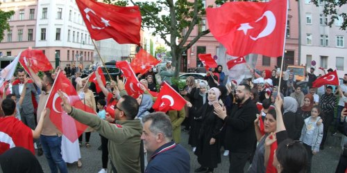 Erdogan-Anhänger feiern Wahlsieg auch in Hamburg