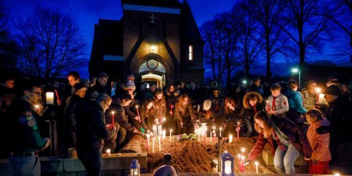 Messerattacke in Brokstedt hat politisches Nachspiel – 500 Menschen bei Trauerfeier