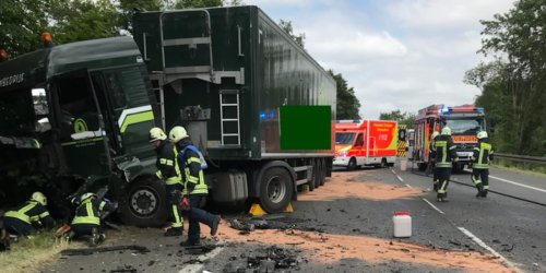 Feuerwehr Dinslaken: FW Dinslaken: Verkehrsunfall mit LKW