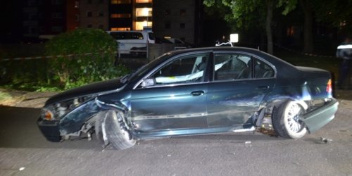 Kreispolizeibehörde Herford: POL-HF: BMW-Fahrer flüchtet vor Polizei- Mehrere Fahrzeuge beschädigt