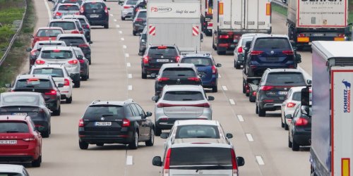 Verkehr: Nach Unfall auf A99 im Norden Münchens kilometerlanger Stau