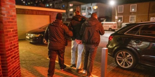 Überfall auf Tankstelle: Polizei verhaftet 18-Jährigen