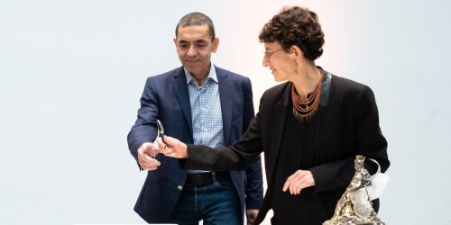 Coronavirus-Impfung im Ticker: Biontech-Gründer Özlem Türeci und Ugur Sahin mit Paul Ehrlich-Preis ausgezeichnet