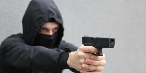 Mit Schusswaffe: Kiosk in Hamburg ausgeraubt – Polizei sucht Zeugen